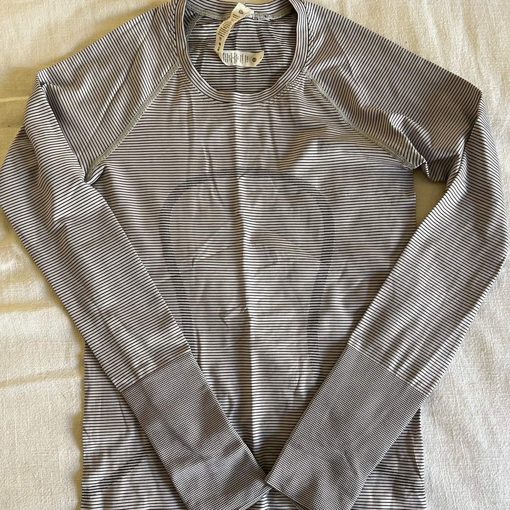 lululemon black and white striped Switfly long sleeve